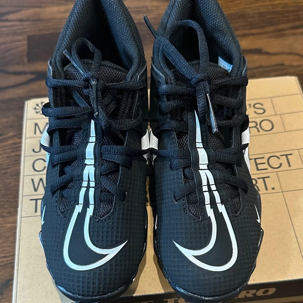 Nike Kids Black and White cleats - Picture 3 of 5